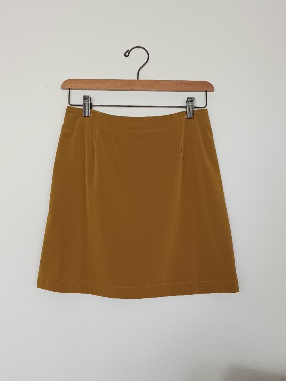 ARMANI JEANS - Beautiful Velvelteen Skirt in unique mustard color